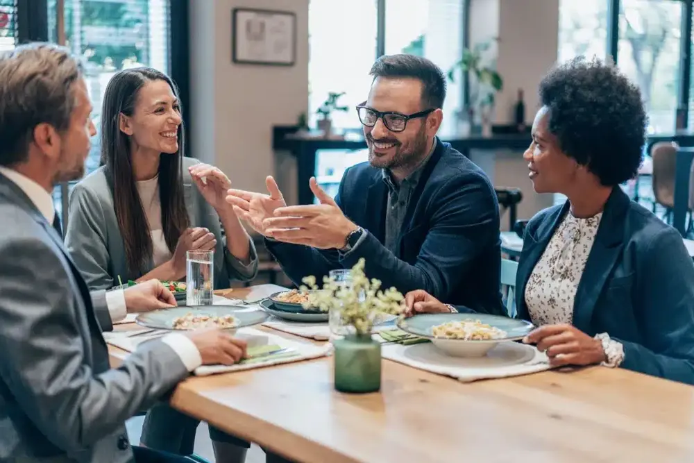 HR-Technologie, sowohl HRIS (Successfactors, Workday, Oracle HCM usw.) als auch deren Integration in die Hintergrundsysteme.